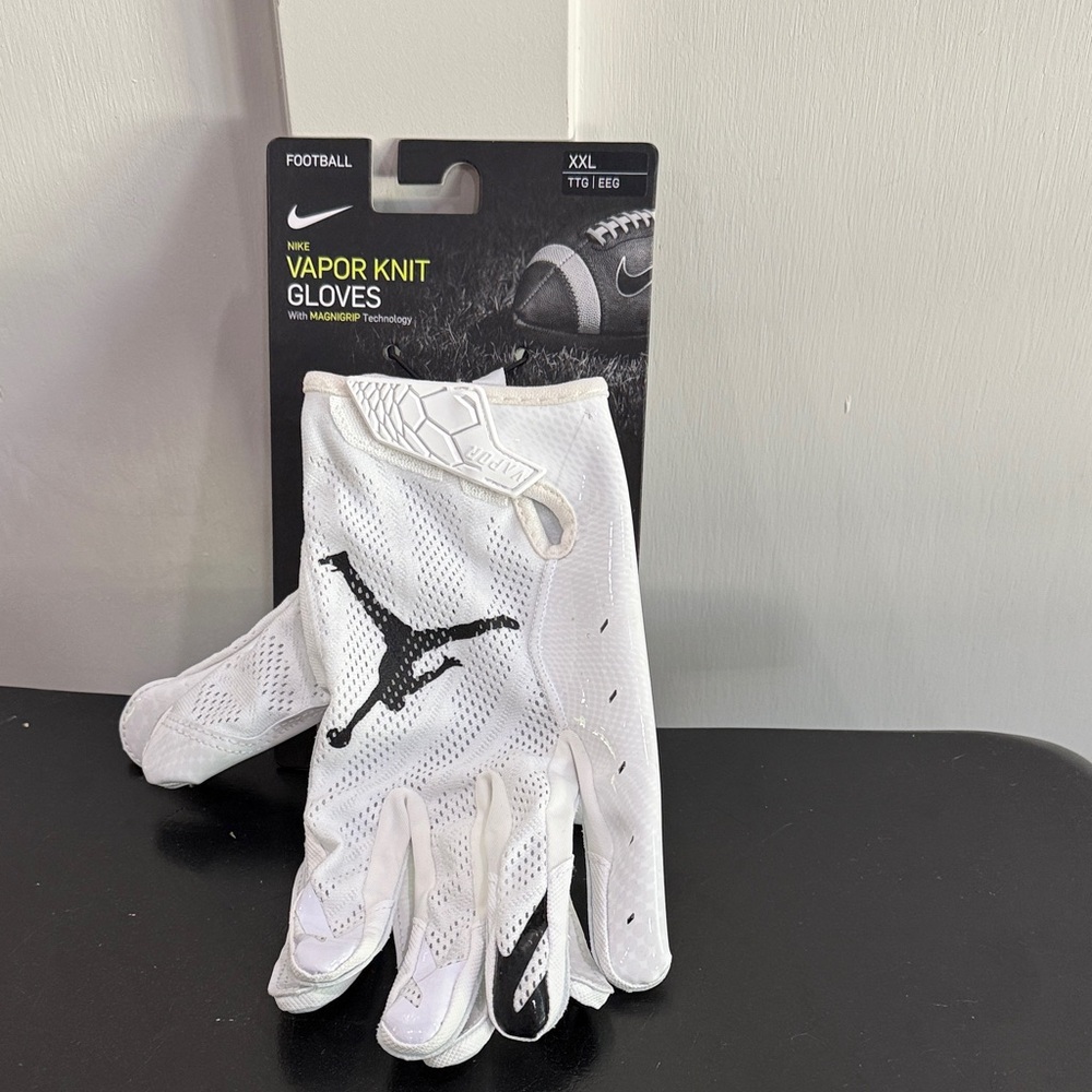 Nike Vapor Knit Gloves - White and Black Jordan Logo - sz XXL